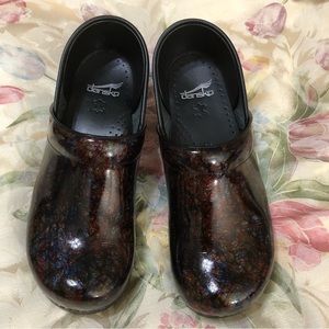 Dansko Women’s Professional Stapled Clogs size 40 EU 9.5-10 US